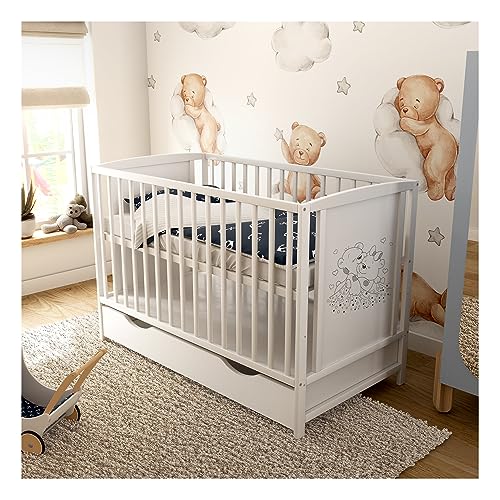 Baby Delux Babybett Kinderbett Gitterbett Bärchen Motiv 120x60 Weiß Schublade Schutzgitter Matratze Massivholz (mit Schaumstoffmatratze 120x60x6 cm)