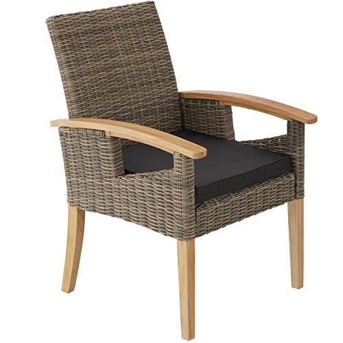 tectake Alu Rattan Stuhl mit Armlehnen und Beinen aus Massivholz, wetterfest und UV-beständig, Rattanstuhl für Garten, Terrasse und Balkon, Outdoor Sessel, Gartenstuhl inkl. Sitzpolster (Natur)