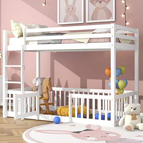 90 x 200 cm Etagenbett mit rechtwinkliger Treppe, Kinderbett mit Zäune und Türchen, Bett mit Fallschutz und Gitter, Massivholz (Weiß)
